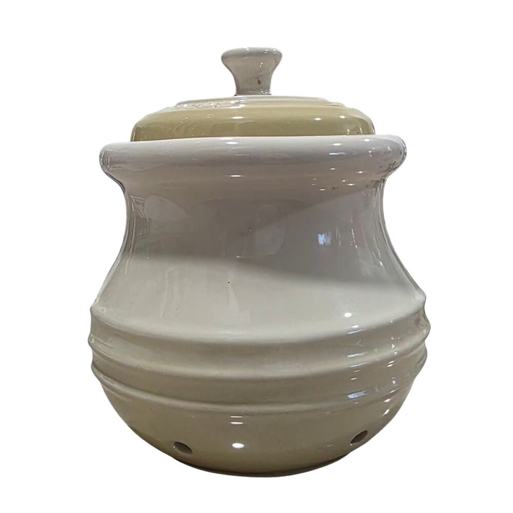 LE CREUSET Garlic Keeper with Lid Dune 14oz/420ML Stoneware - Picture 4 of 7